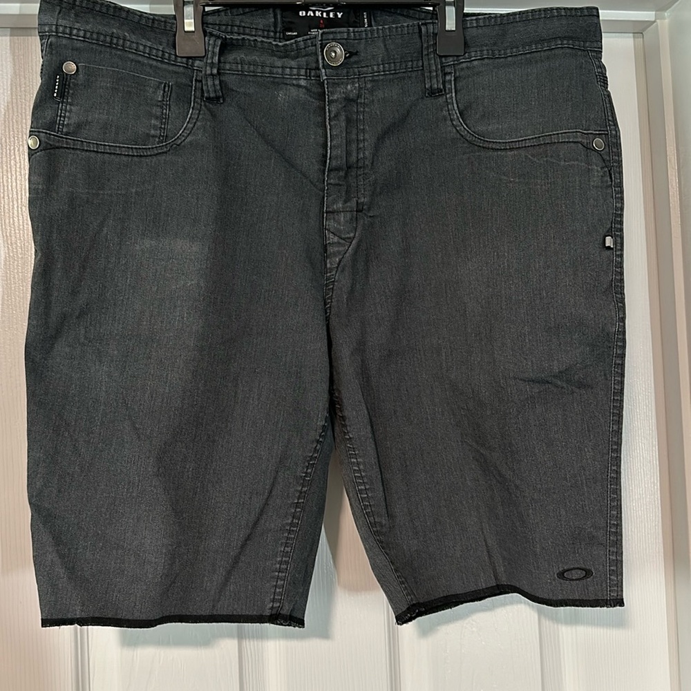 Men’s Oakley shorts- good condition- size 38